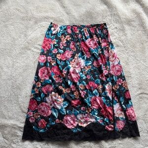 Vintage Vanity Fair Floral Slip Skirt | Black Lace Trim Midi 90s Y2K Coquette